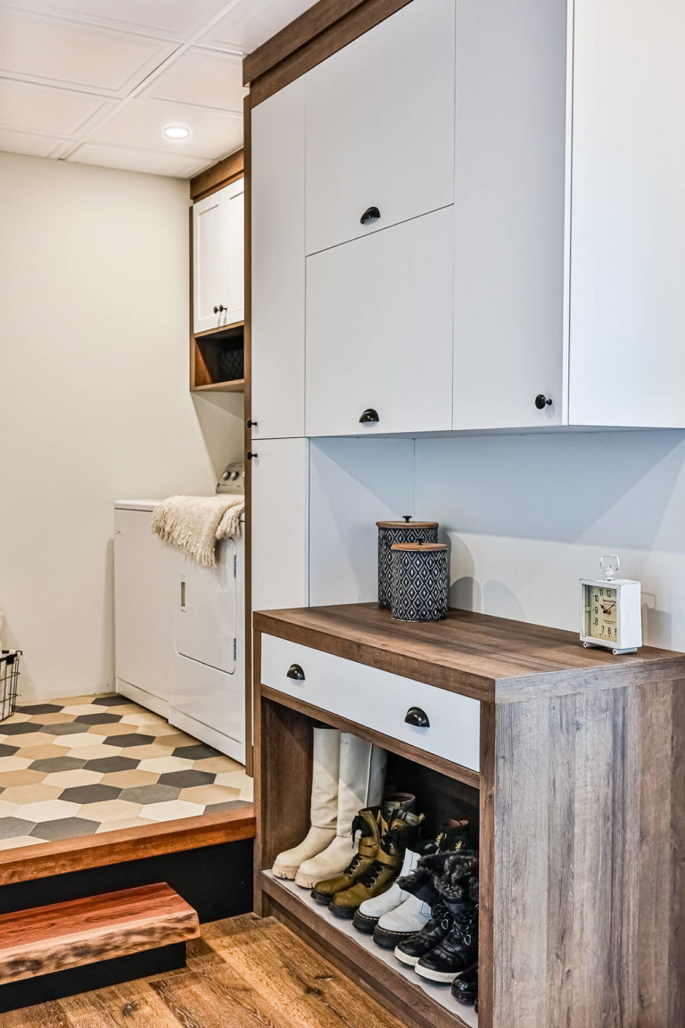 mudroom_salle_de_lavage_shaker_stratifié_farmhouse_moderne (10)