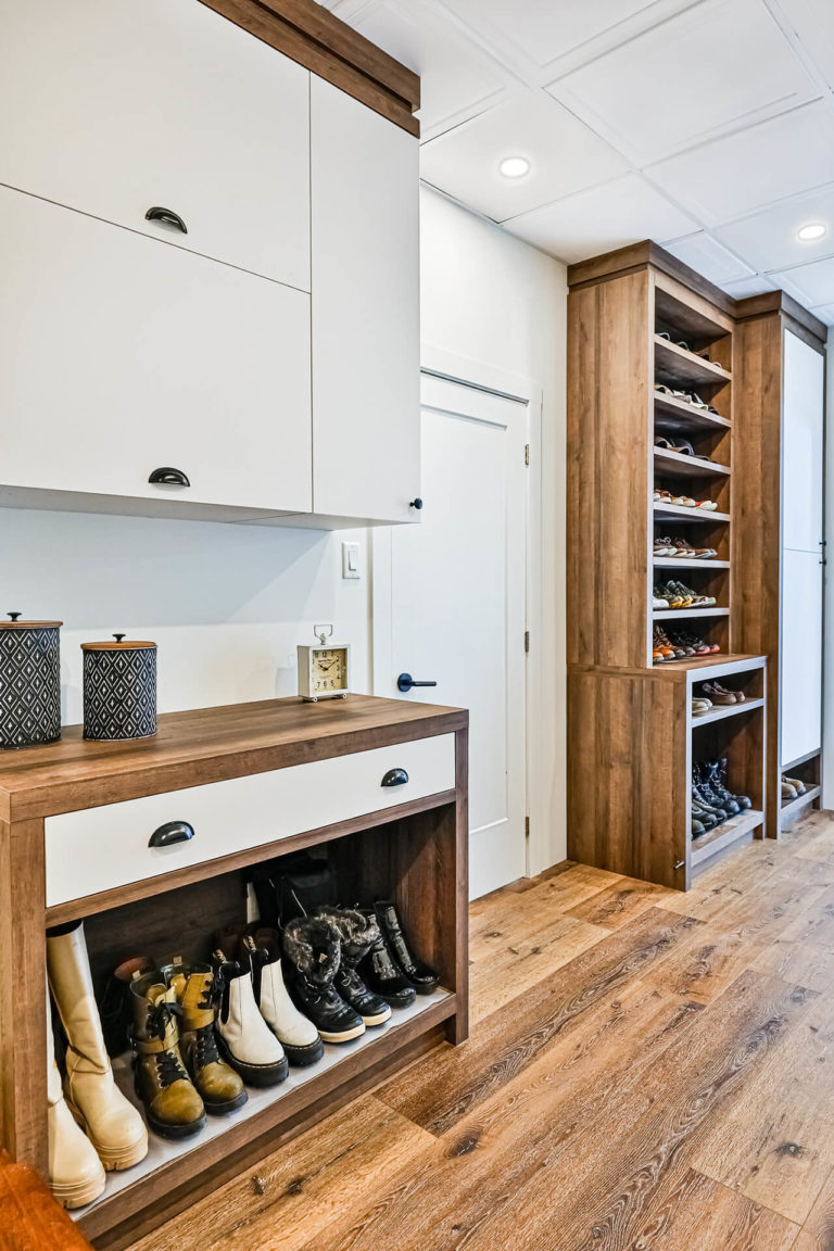 mudroom_salle_de_lavage_shaker_stratifié_farmhouse_moderne (14)